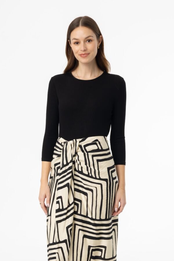 Black Ribbed Round Neck 3/4 Sleeve T-Shirt